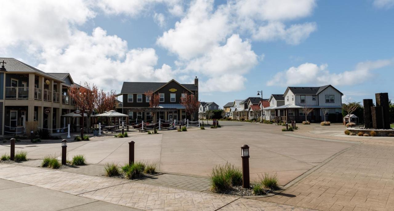 Sandy Feet And Doggy Treats Villa Ocean Shores Exterior photo